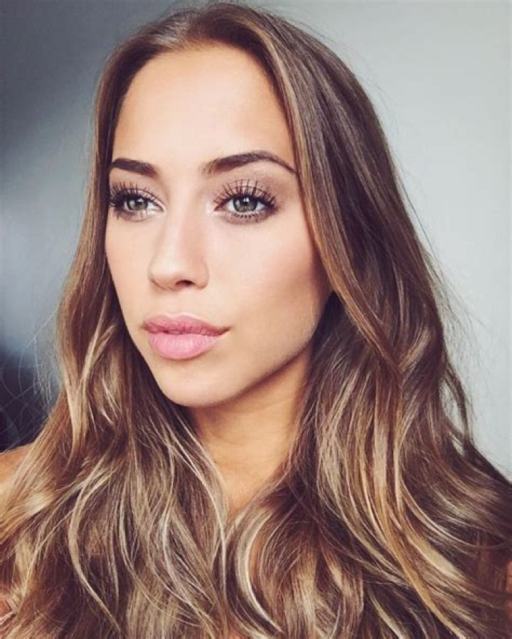 Kenza Zouiten (Model) - Age, Birthday, Bio, Facts, Family, Net Worth, Height & More