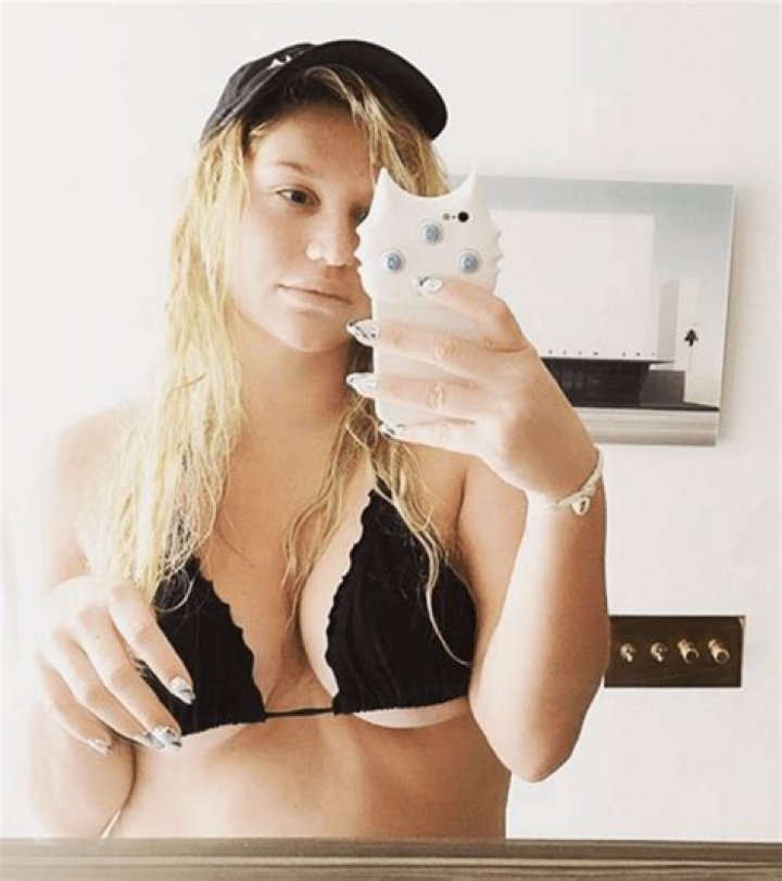 Werk ItKesha Flaunts Her Assets in a Size-Too-Small Bikini!