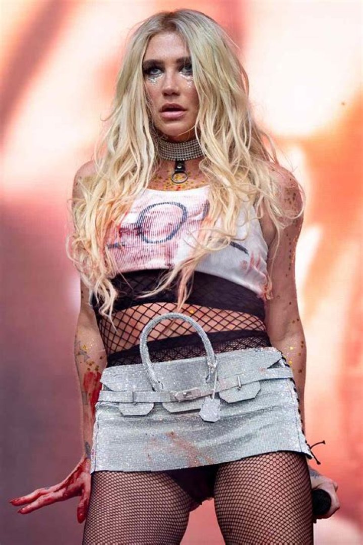 Kesha (Pop Singer) - Age, Birthday, Bio, Facts, Family, Net Worth, Height & More