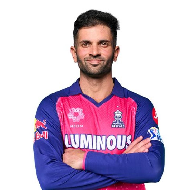 Keshav Maharaj Biography, Age, Height, Wife, Net Worth, Family