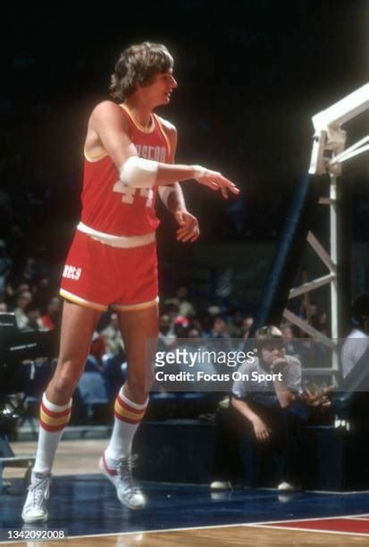 Kevin Kunnert Biography, Age, Height, Wife, Net Worth, Family