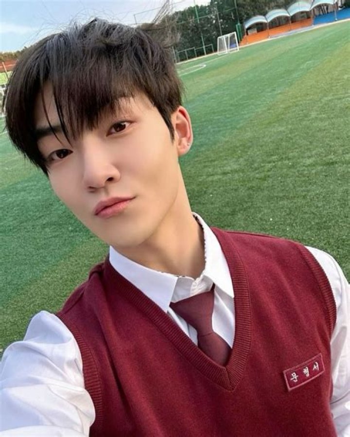 Kevin Moon (Pop Singer) - Age, Birthday, Bio, Facts, Family, Net Worth, Height & More