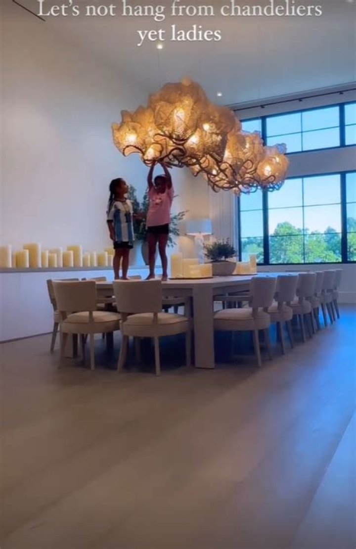 True Thompson’s Cute Dinner Table Place Setting Is All Flowers and ‘My Little Pony’