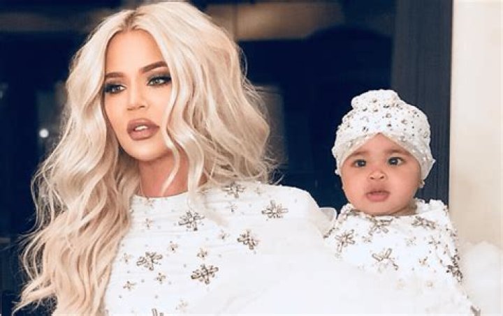 Beauty Pro In The Making! True Thompson Playing With Khloé Kardashian’s Makeup Will Make Your Day