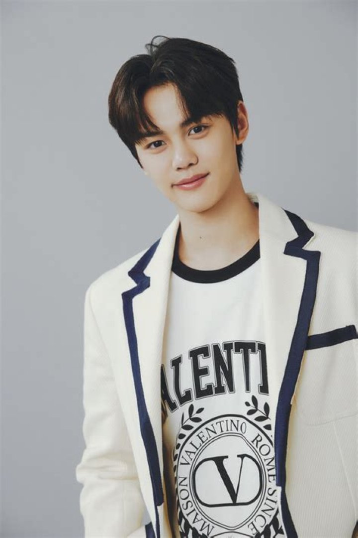 Kim Gyu-Vin (Pop Singer) - Umur, Ulang Tahun, Bio, Fakta, Keluarga, Kekayaan Bersih, Tinggi Badan & Lainnya