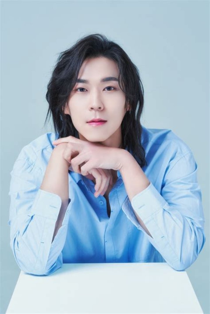 Kim Kyung-seok Biography, Age, Height, Net Worth, Family