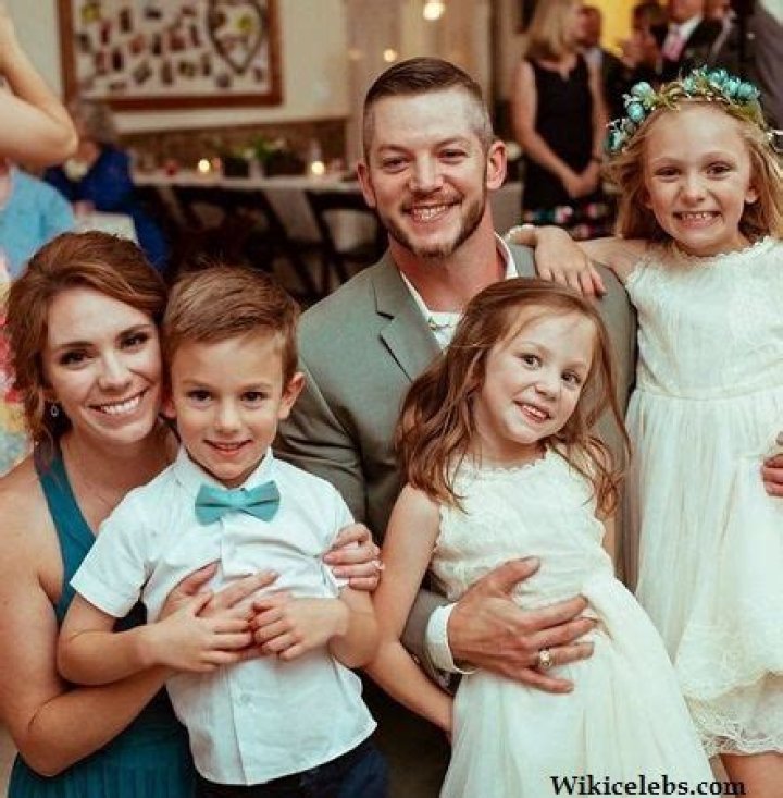 
Kimbrady Carriker | Wife, Parents And Family 