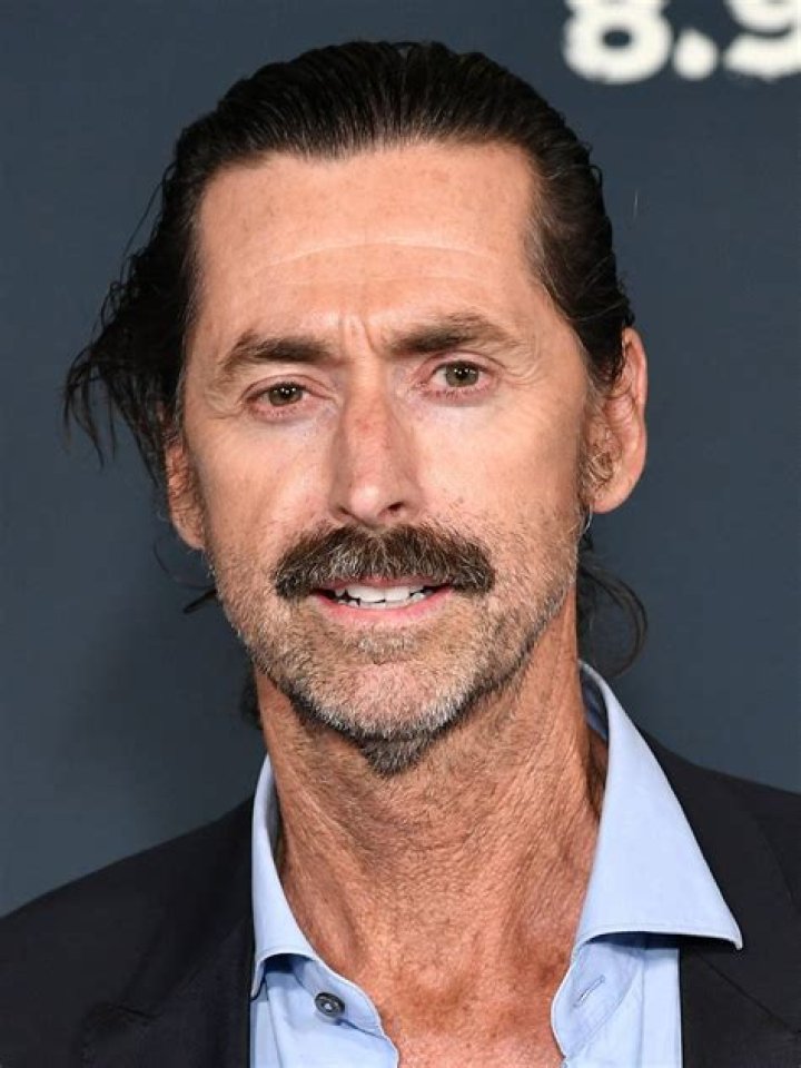 How tall is Kirk Fox