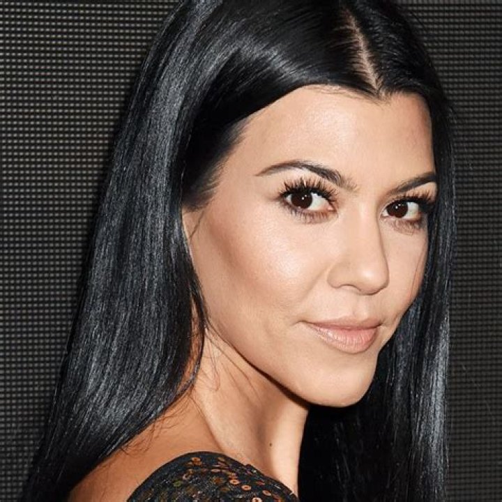 Kourtney Kardashian Goes Makeup Free and Looks Freakin’ Perfect — See All the Kardashian/Jenner Gals Au Naturel!