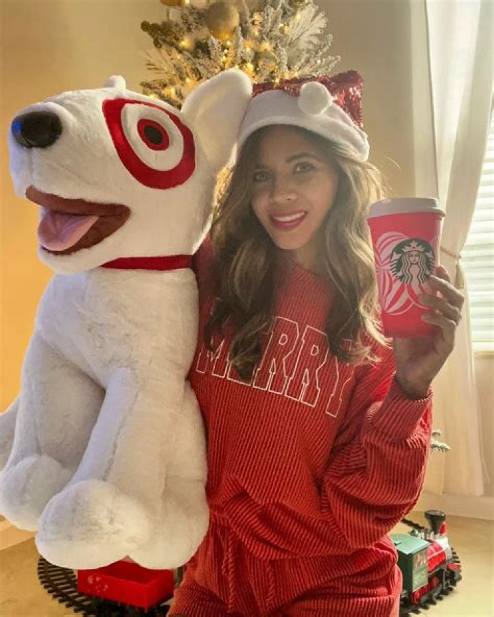 Krista Brusso (YouTube Star) - Age, Birthday, Bio, Facts, Family, Net Worth, Height & More