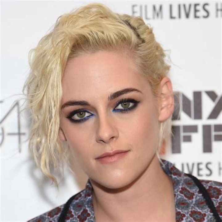 Kristen Stewart Biography, Age, Height, Husband, Net Worth, Family
