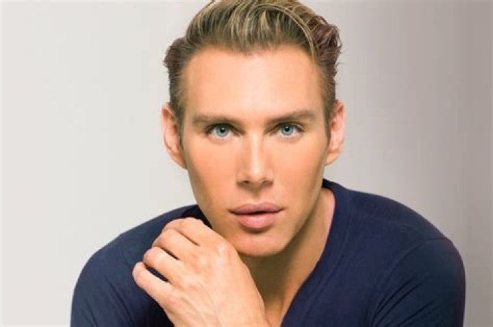 Kristofer Buckle (Makeup Artist) - Age, Birthday, Bio, Facts, Family, Net Worth, Height & More