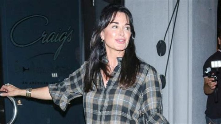 Fall Vibes! Kyle Richards’ New Haircut is Giving Us ‘Halloween’ Nostalgia in September