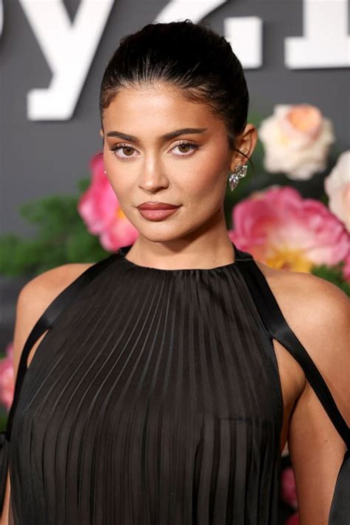 Wonky Photoshop Distracts From Kylie Jenner’s Boobs in Recent Instagram Post