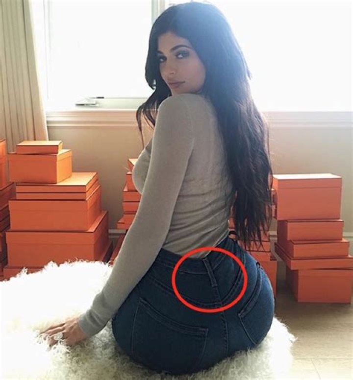 Kylie Jenner’s Photoshopped Curves Slammed by Fans on Instagram — “Show Me Some Natural!”