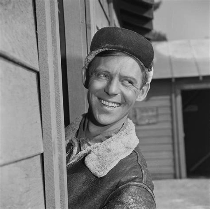 Larry Hovis Biography, Age, Height, Wife, Net Worth, Family