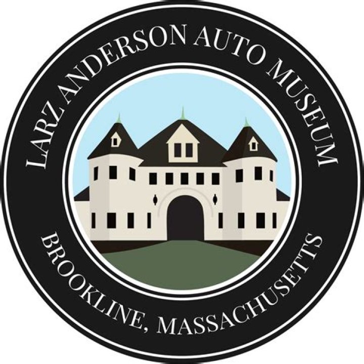 Larz (Instagram Star) - Age, Birthday, Bio, Facts, Family, Net Worth, Height & More