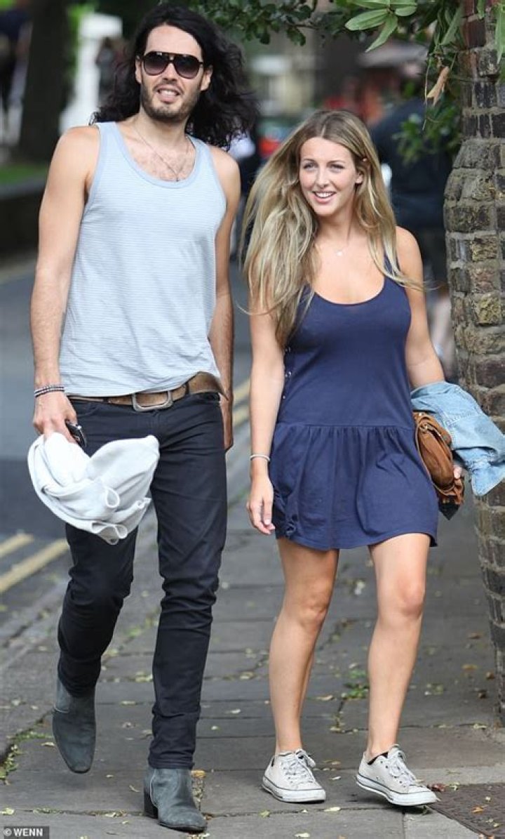 Astrology Birth Chart of Laura Gallacher (Family Member) 2024