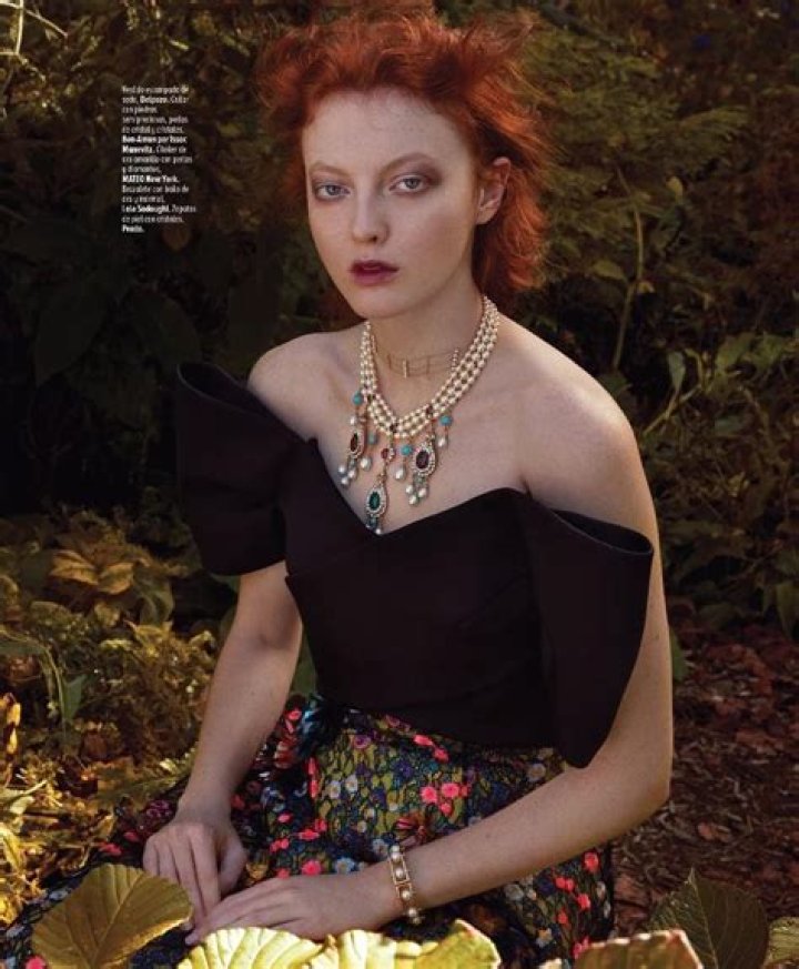 Laura Hanson Sims (Model) - Age, Birthday, Bio, Facts, Family, Net Worth, Height & More