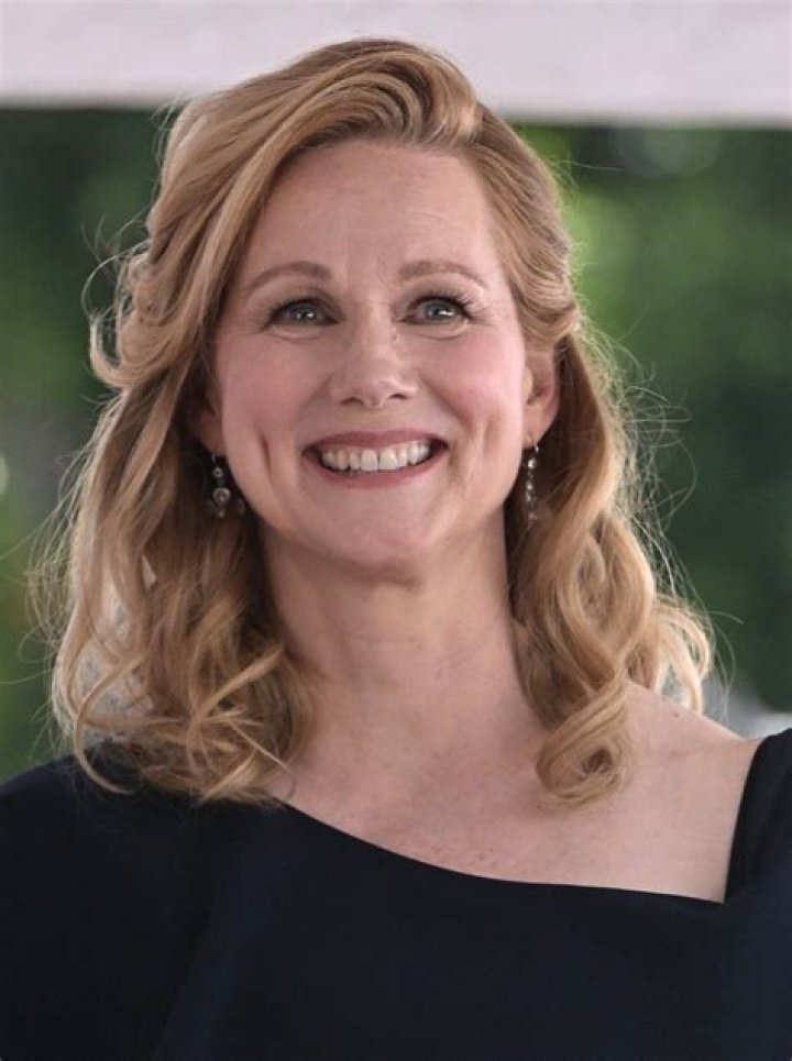 Laura Linney Biography, Age, Height, Husband, Net Worth, Family