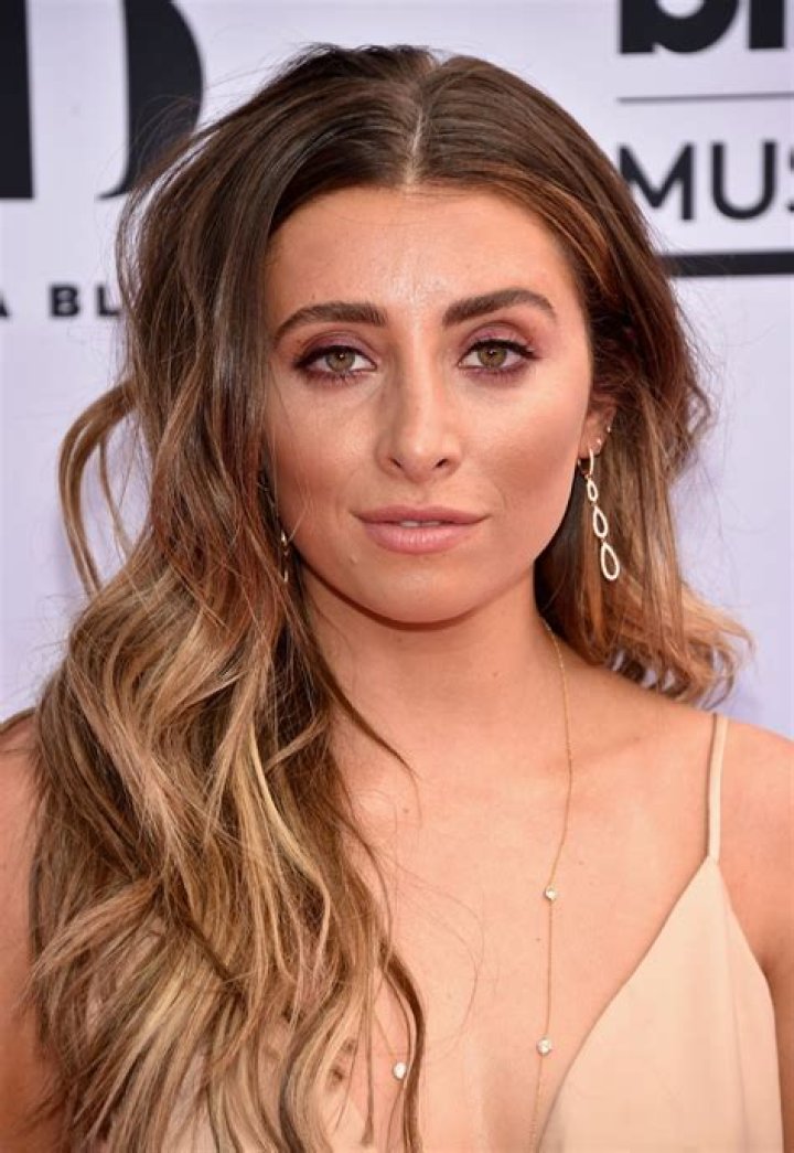 Who Is Lauren Elizabeth? Wiki, Age, Height, Husband, Net Worth, Parents & BIO