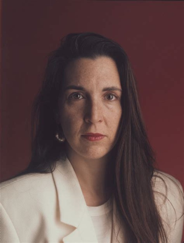 Laurie Simmons (Photographer) - Age, Birthday, Bio, Facts, Family, Net Worth, Height & More