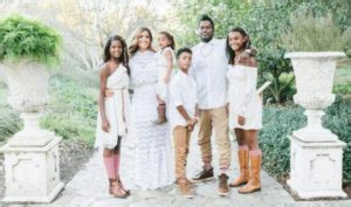 Lavar Arrington is Married to Wife: Trishia Arrington. 4 Kids.