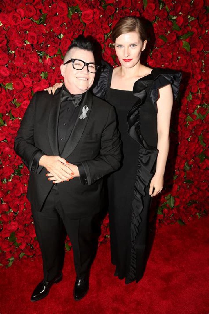 How tall is Lea DeLaria