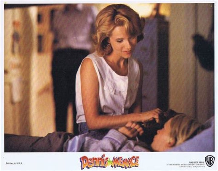 How tall is Lea Thompson