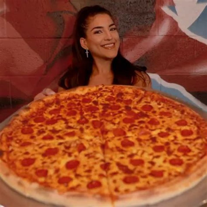 Leah Shutkever (YouTube Star) - Age, Birthday, Bio, Facts, Family, Net Worth, Height & More