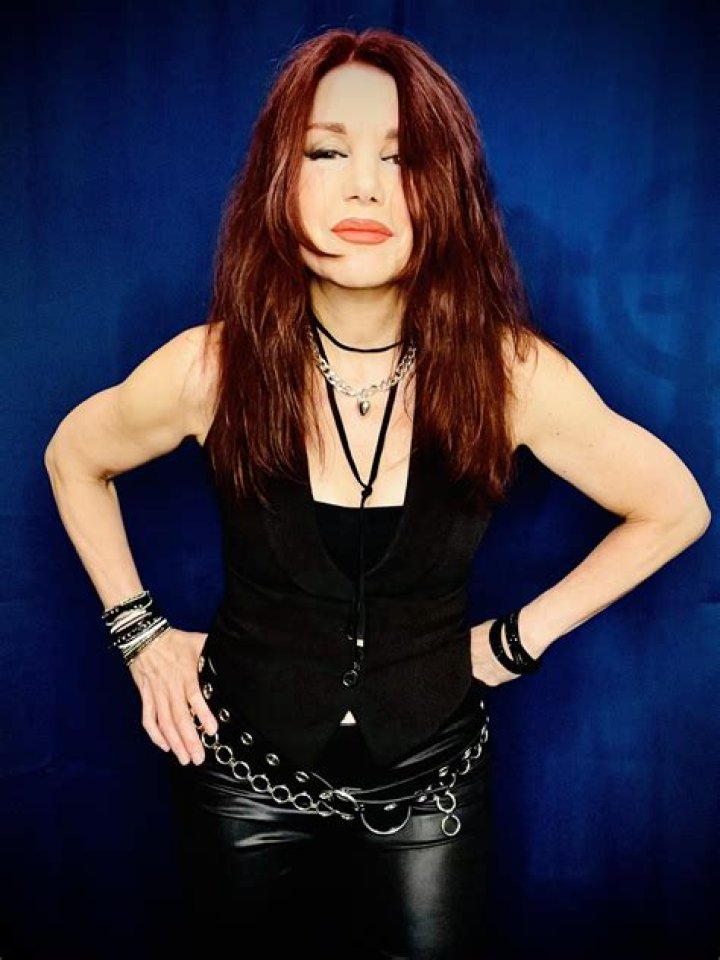 Lee Aaron Biography, Age, Height, Husband, Net Worth, Family