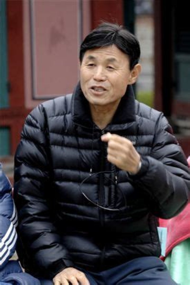 Lee Byung-hoon (Director) - Age, Birthday, Bio, Facts, Family, Net Worth, Height & More