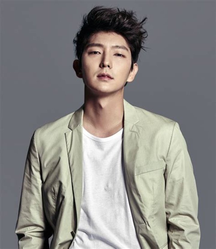 Lee Joon-gi (TV Actor) - Age, Birthday, Bio, Facts, Family, Net Worth, Height & More