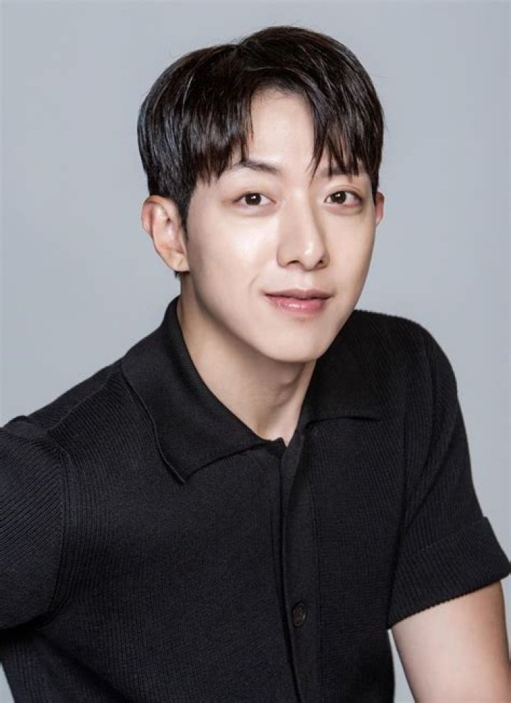 Lee Jung-shin Biography, Age, Height, Wife, Net Worth, Family