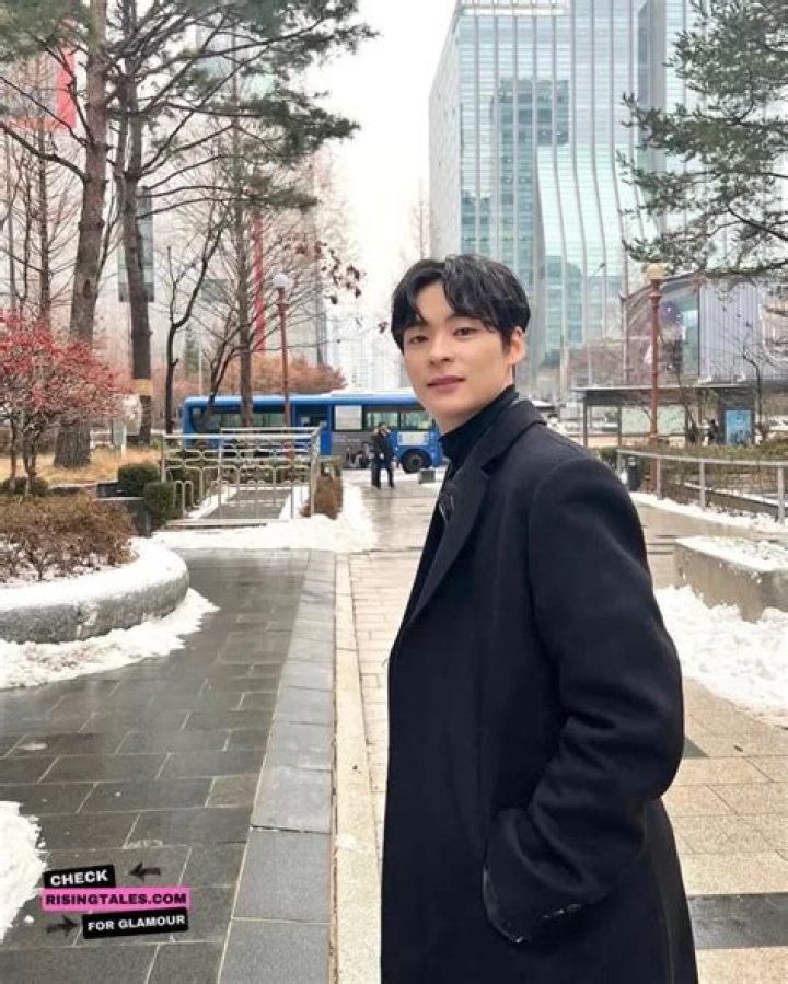 Lee Kan-hee Height, Weight, Net Worth, Age, Birthday, Wikipedia, Who, Nationality, Biography