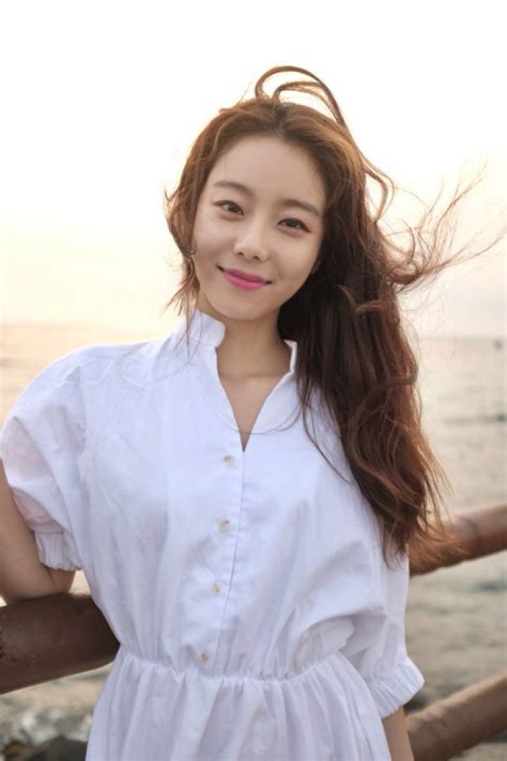 Lee See Won Height, Weight, Age, Husband, Family, Boyfriend, Biography & Patents