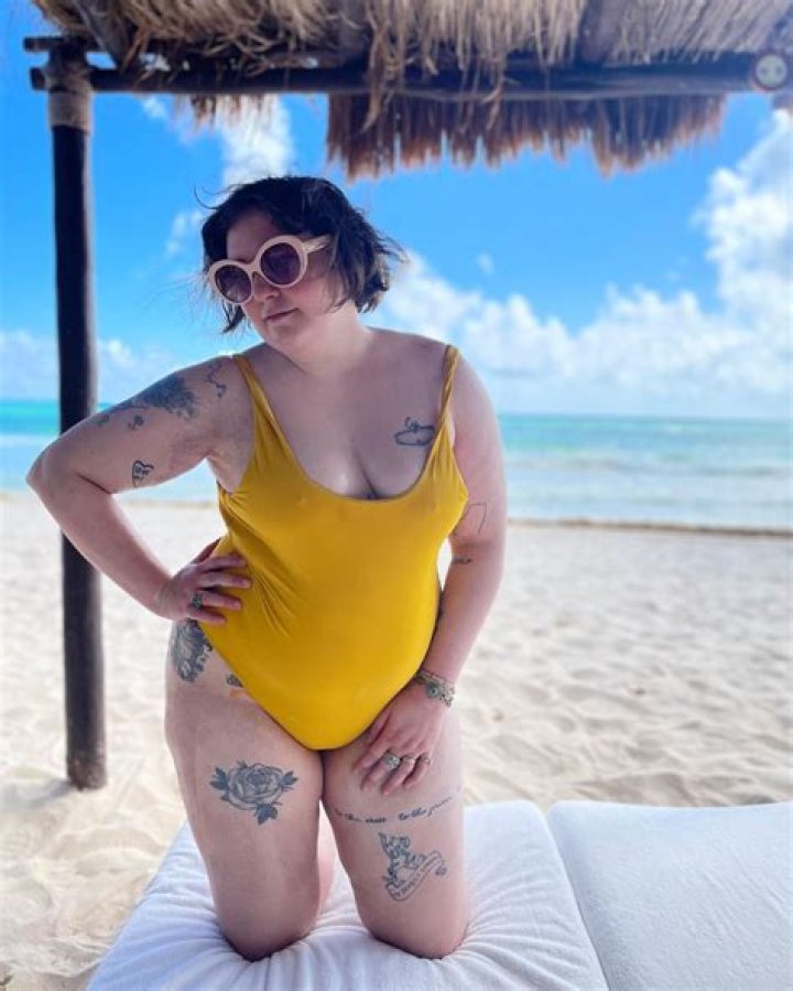 You Go Girl! See Actress Lena Dunham’s Bikini and Swimsuit Pictures Over the Years