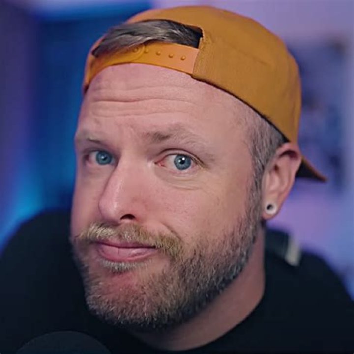 Leon Lush (YouTube Star) - Age, Birthday, Bio, Facts, Family, Net Worth, Height & More