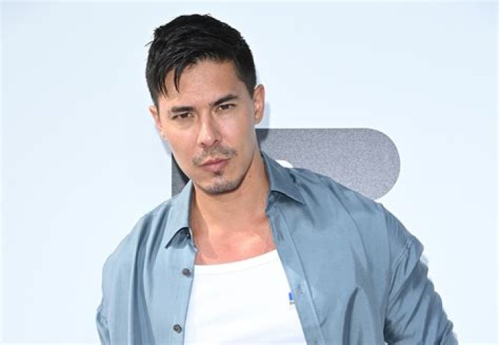 Lewis Tan biografía, edad, altura, esposo, net worth, familia