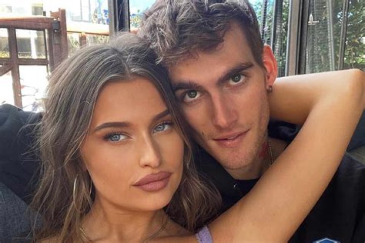 Lexi Wood (Model) - Age, Birthday, Bio, Facts, Family, Net Worth, Height & More