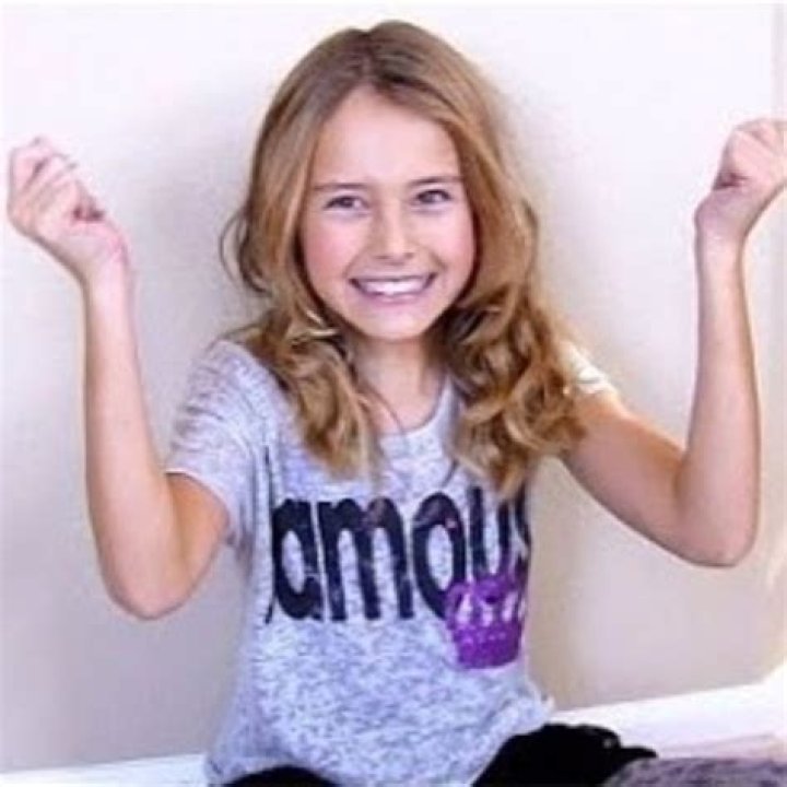 Lia SevenPerfectAngels (YouTube Star) - Age, Birthday, Bio, Facts, Family, Net Worth, Height & More