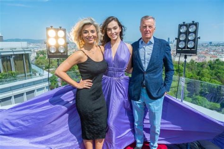 
Lili Paul Roncalli Height, Weight, Net Worth, Age, Birthday, Wikipedia, Who, Nationality, Biography 