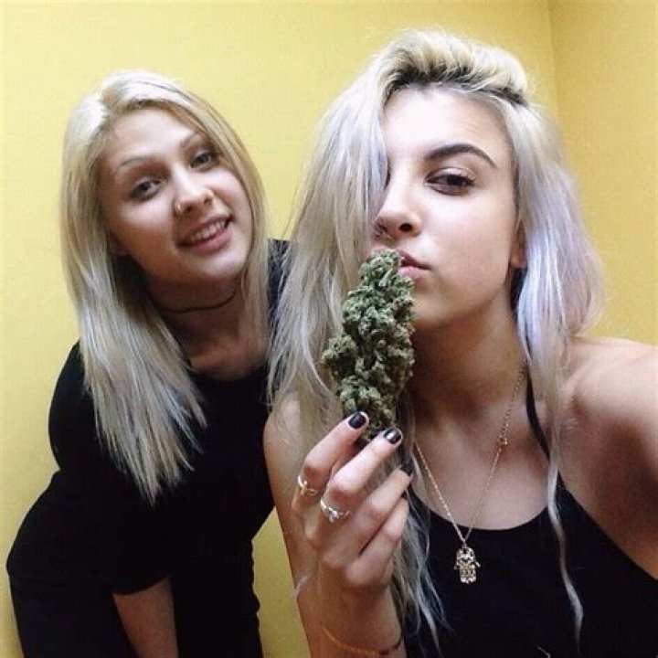 LilMsRagerr (Twitter Star) - Age, Birthday, Bio, Facts, Family, Net Worth, Height & More