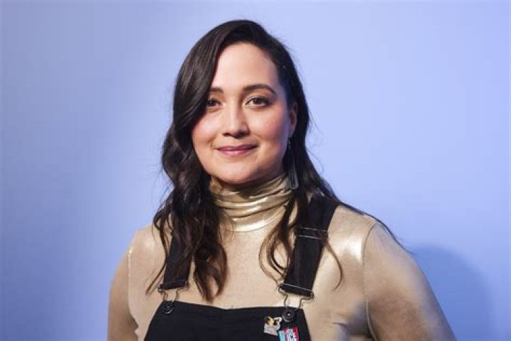 How tall is Lily Gladstone