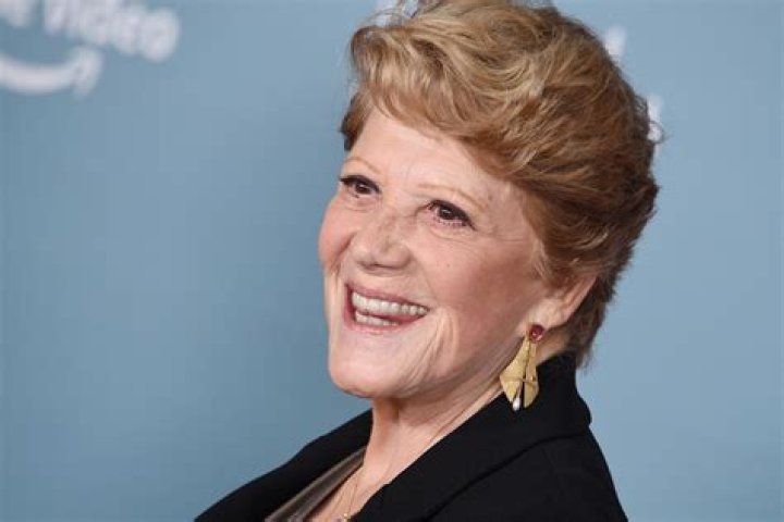 Linda Lavin (TV Actress) - Age, Birthday, Bio, Facts, Family, Net Worth, Height & More