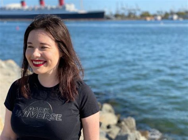 Lindsay Ellis Biography, Age, Height, Husband, Net Worth, Family