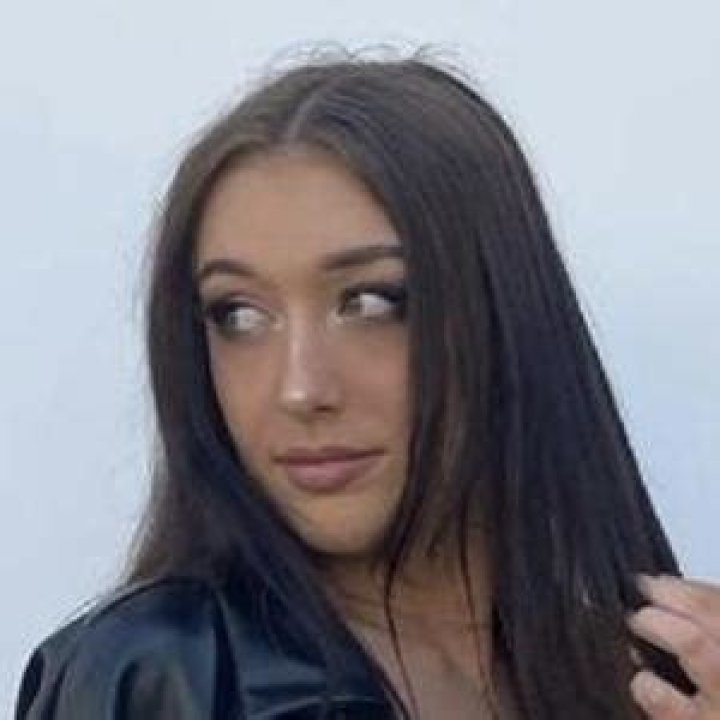 Lindsey Nicole (TikTok Star) - Age, Birthday, Bio, Facts, Family, Net Worth, Height & More