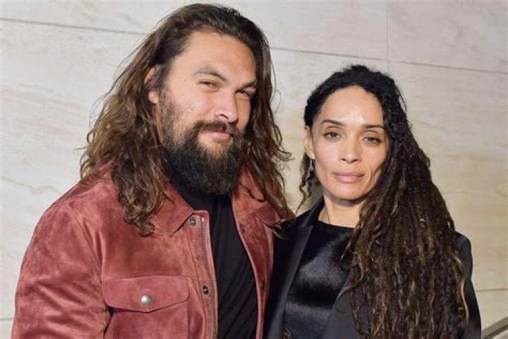 How tall is Lisa Bonet
