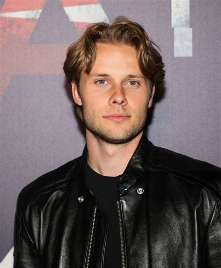 Logan Shroyer (TV Actor) - Age, Birthday, Bio, Facts, Family, Net Worth, Height & More