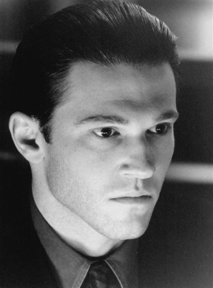 Loren Dean (Movie Actor) - Age, Birthday, Bio, Facts, Family, Net Worth, Height & More